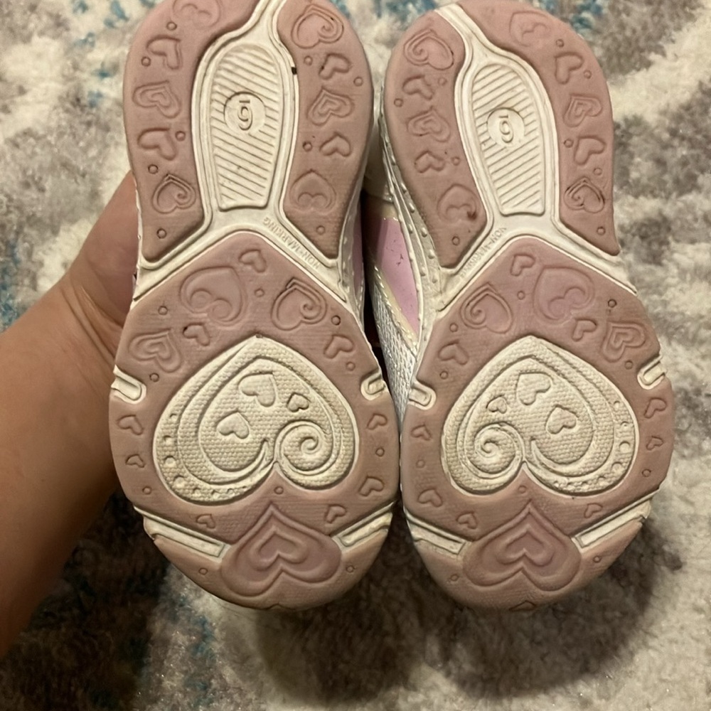 🌸  3/$15 Disney Minnie Mouse shoes - Picture 7 of 9